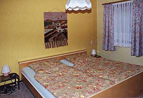 schlafzimmer2-290_01.jpg (11164 Byte)